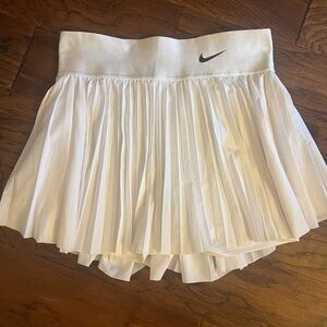 Nike tennis skirt. Like new. Size Large